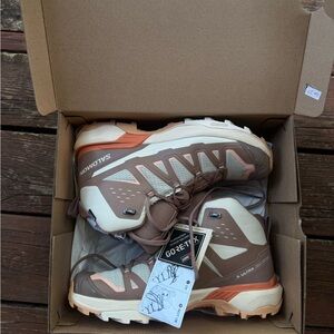 NWT Brown/Tan Salomon X Ultra 360 Edge Mid Gore-tex hiking boots women’s size 10